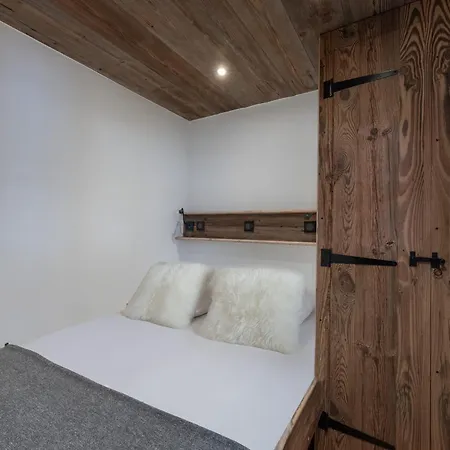 Renove Aux Pieds Avec Balcon A - Fr-1-640-34 *