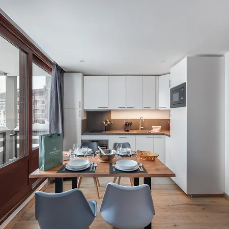 Renove Aux Pieds Avec Balcon A - Fr-1-640-34 Apartment