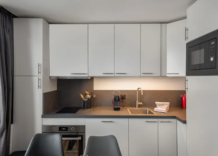 Appartement Renove Aux Pieds Avec Balcon A - Fr-1-640-34 *